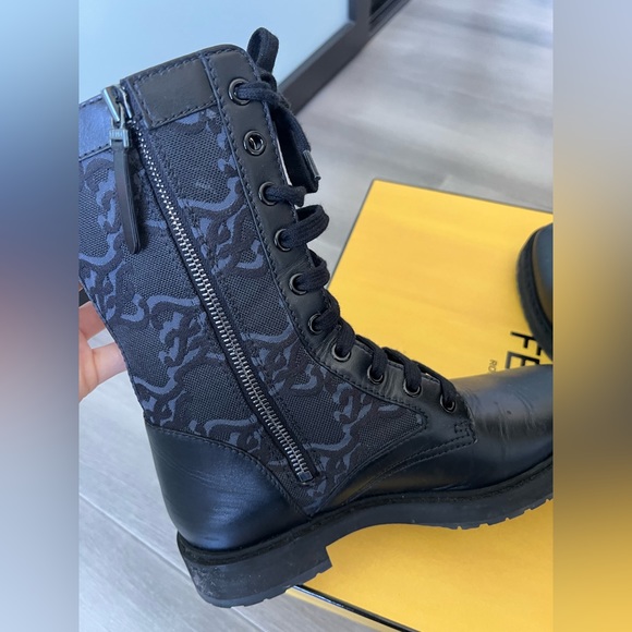 Fendi Karligraphy FF combat boots 6.5 used in great condition - Picture 10 of 16
